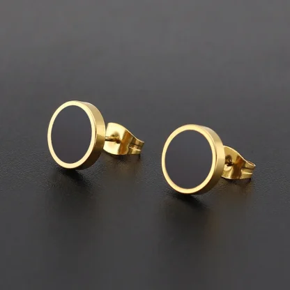 Stud Earring with Black Round Design