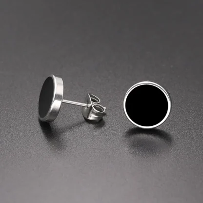 Stud Earring with Black Round Design - Image 2