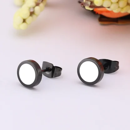 Stud Earring with Black Round Design - Image 7