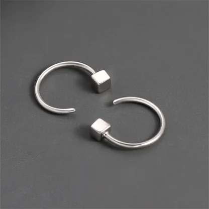 U-shaped Earrings with Geometric Design - Image 2